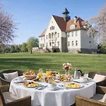 Schloss Golf & Hotel *