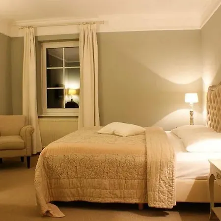 Hotel Schloss Golf & *