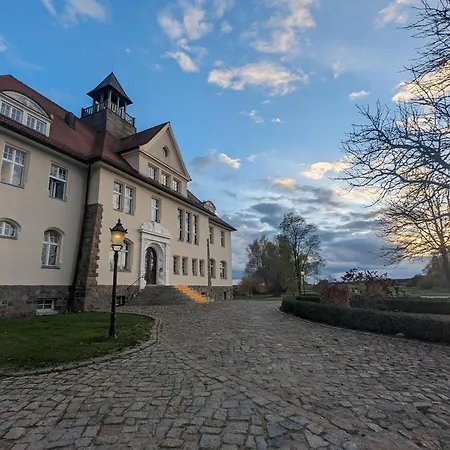 Hotel Schloss Golf & *