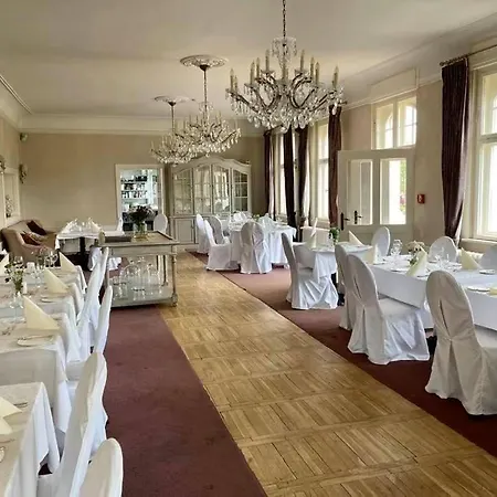 Hotel Schloss Golf & *