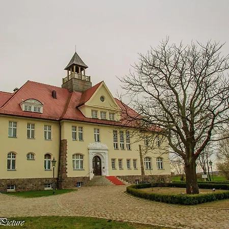 Schloss Golf & *