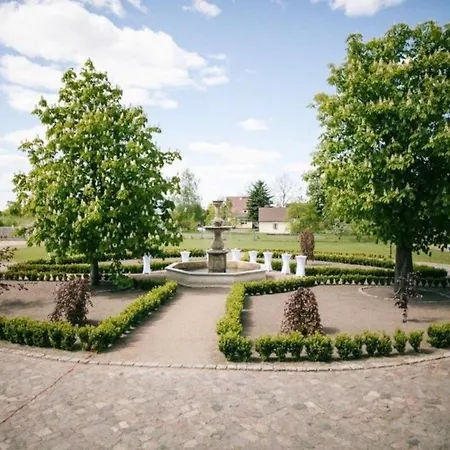Schloss Golf & *