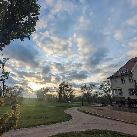 Schloss Golf & *