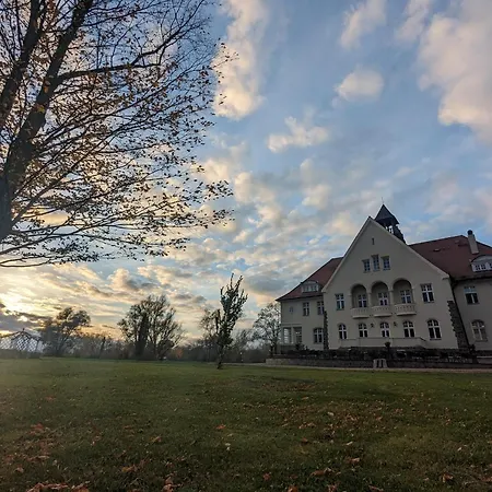 Schloss Golf & *