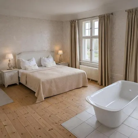 Hotel Schloss Golf & *